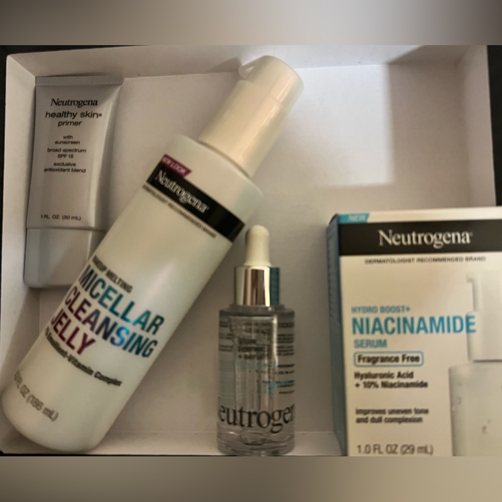 FUN BUNDLE OF 4 BRAND NEW, BEST SELLING, AWARD WINNING NEUTROGENA PRODUCTS!
